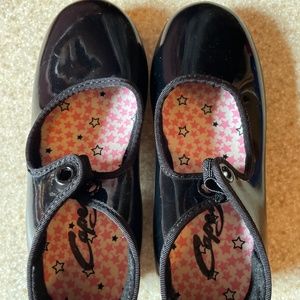 Capezio tap shoes size 9.5 toddler girls